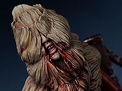 衣服のシワや武器に蓄積された血痕などリアルな質感が見どころ。「SILENT HILL 3 / ミショナリー 1/6スケール スタチュー」の予約受付が開始に