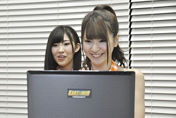 画像集#004のサムネイル/「渡り廊下走り隊7」のメンバーがユーザーとオンライン上で対戦！　PC用オンラインレースゲーム「カートライダー」のオンラインイベントをレポート
