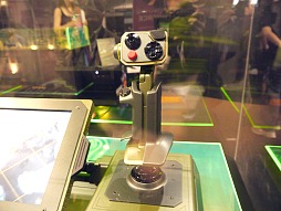 #007Υͥ/E3 2012Razer֡˿ޥRazer TaipanפȡMechWarrior Onlineѥȥ餬Ÿ