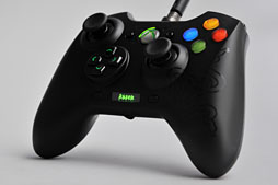 画像集#001のサムネイル/Razer，Xbox 360＆PC向けの多ボタン＆高機能ゲームパッド「Sabertooth」を発表。さっそく使ってみた 