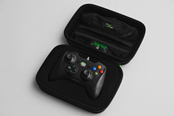 画像集#004のサムネイル/Razer，Xbox 360＆PC向けの多ボタン＆高機能ゲームパッド「Sabertooth」を発表。さっそく使ってみた 