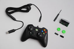 画像集#006のサムネイル/Razer，Xbox 360＆PC向けの多ボタン＆高機能ゲームパッド「Sabertooth」を発表。さっそく使ってみた 