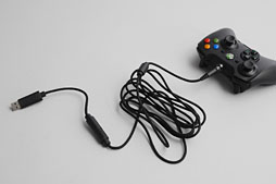 画像集#009のサムネイル/Razer，Xbox 360＆PC向けの多ボタン＆高機能ゲームパッド「Sabertooth」を発表。さっそく使ってみた 