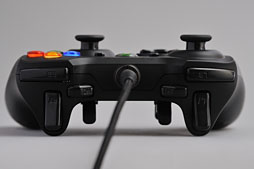画像集#010のサムネイル/Razer，Xbox 360＆PC向けの多ボタン＆高機能ゲームパッド「Sabertooth」を発表。さっそく使ってみた 