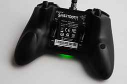 画像集#012のサムネイル/Razer，Xbox 360＆PC向けの多ボタン＆高機能ゲームパッド「Sabertooth」を発表。さっそく使ってみた 