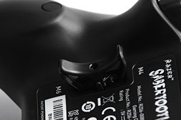 画像集#013のサムネイル/Razer，Xbox 360＆PC向けの多ボタン＆高機能ゲームパッド「Sabertooth」を発表。さっそく使ってみた 