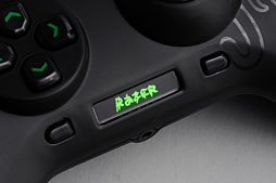 画像集#014のサムネイル/Razer，Xbox 360＆PC向けの多ボタン＆高機能ゲームパッド「Sabertooth」を発表。さっそく使ってみた 