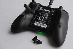 画像集#015のサムネイル/Razer，Xbox 360＆PC向けの多ボタン＆高機能ゲームパッド「Sabertooth」を発表。さっそく使ってみた 
