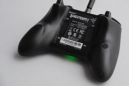 画像集#017のサムネイル/Razer，Xbox 360＆PC向けの多ボタン＆高機能ゲームパッド「Sabertooth」を発表。さっそく使ってみた 