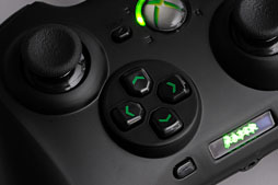 画像集#023のサムネイル/Razer，Xbox 360＆PC向けの多ボタン＆高機能ゲームパッド「Sabertooth」を発表。さっそく使ってみた 