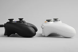 画像集#025のサムネイル/Razer，Xbox 360＆PC向けの多ボタン＆高機能ゲームパッド「Sabertooth」を発表。さっそく使ってみた 
