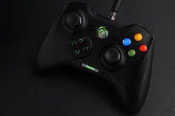 画像集#028のサムネイル/Razer，Xbox 360＆PC向けの多ボタン＆高機能ゲームパッド「Sabertooth」を発表。さっそく使ってみた 