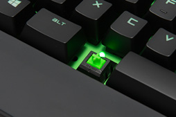 画像集#019のサムネイル/Razer独自の「緑軸」「オレンジ軸」メカニカルキースイッチは買いか？ ゲーマー向けキーボード「BlackWidow」の新モデルをテスト