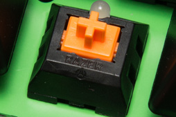 画像集#025のサムネイル/Razer独自の「緑軸」「オレンジ軸」メカニカルキースイッチは買いか？ ゲーマー向けキーボード「BlackWidow」の新モデルをテスト