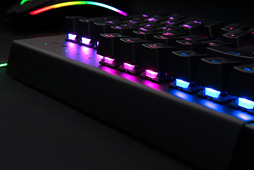 画像集 No.013のサムネイル画像 / Razerに聞くゲーマー向けキーボード新モデル「BlackWidow X」。オリジナルキースイッチは“第2世代”に