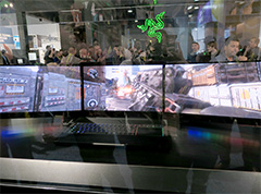 ［CES 2017］3画面標準搭載のゲーマー向けノートPC計画「Valerie」をRazerが披露。ゲームの映像を画面外に投影する特殊なプロジェクタも