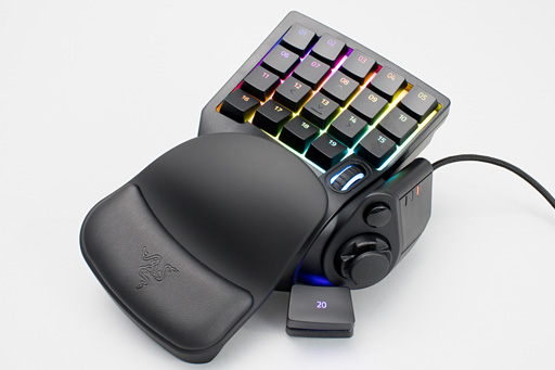 画像集 No.002のサムネイル画像 / 注目のホイール付き左手用キーパッド「Razer Tartarus V2」本日発売。ひとまず光らせてみた