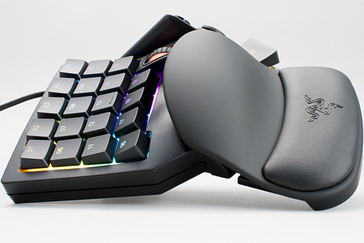 画像集 No.006のサムネイル画像 / 注目のホイール付き左手用キーパッド「Razer Tartarus V2」本日発売。ひとまず光らせてみた