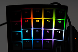 画像集 No.015のサムネイル画像 / 注目のホイール付き左手用キーパッド「Razer Tartarus V2」本日発売。ひとまず光らせてみた