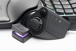 画像集 No.020のサムネイル画像 / 注目のホイール付き左手用キーパッド「Razer Tartarus V2」本日発売。ひとまず光らせてみた