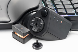 画像集 No.021のサムネイル画像 / 注目のホイール付き左手用キーパッド「Razer Tartarus V2」本日発売。ひとまず光らせてみた