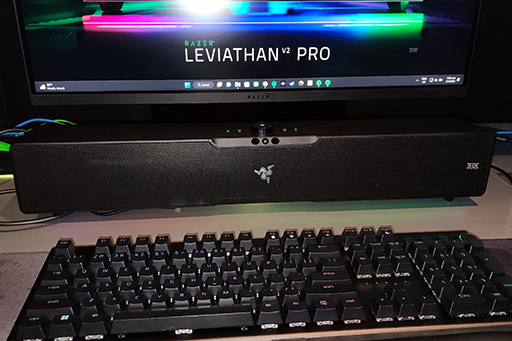 画像集 No.004のサムネイル画像 / 人の位置に合わせて音の聞こえ方が変わるサウンドバー「Leviathan V2 Pro」や4K解像度の高画質WebカムをRazerで体験してみた