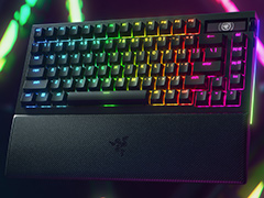小型ディスプレイ付きの10キーレスキーボードや多機能ホイール&多ボタン搭載マウスなどがRazerから10月18日発売