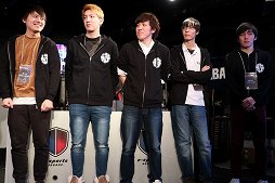 画像集 No.004のサムネイル画像 / 「サドンアタック」公式大会「SAJCL 2017 Final Stage」決勝トーナメントが開催。日本最強クランが決定&2018年のアップデート予定が発表