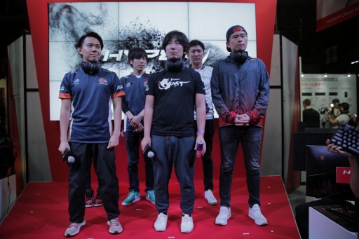 画像集 No.007のサムネイル画像 / HyperX，TGS 2018でSwitch向けインイヤーヘッドセットおよびmicroSDカードを発表