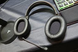 画像集#003のサムネイル/HyperX,Qi充電機能付きのヘッドセットやスマートフォン用グリップをCES 2020で発表。実機を写真でチェックしてみよう
