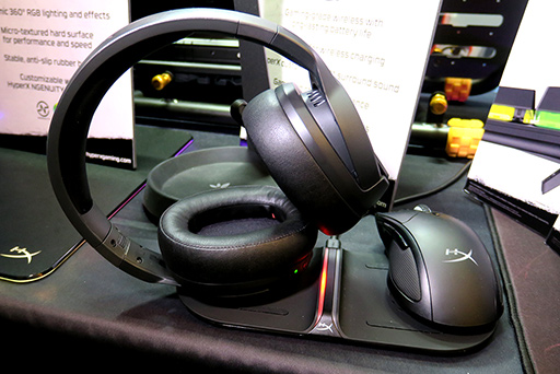 画像集#005のサムネイル/HyperX,Qi充電機能付きのヘッドセットやスマートフォン用グリップをCES 2020で発表。実機を写真でチェックしてみよう