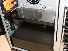 画像集#003のサムネイル/Thermaltake,冷却能力の高さを謳うケースや“冷蔵庫式”CPU冷却装置を公開