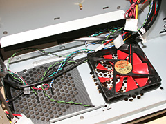 画像集#004のサムネイル/Thermaltake,冷却能力の高さを謳うケースや“冷蔵庫式”CPU冷却装置を公開