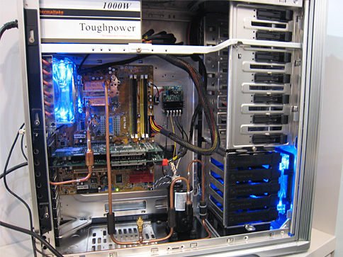 画像集#009のサムネイル/Thermaltake,冷却能力の高さを謳うケースや“冷蔵庫式”CPU冷却装置を公開