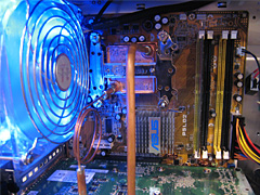 画像集#011のサムネイル/Thermaltake,冷却能力の高さを謳うケースや“冷蔵庫式”CPU冷却装置を公開