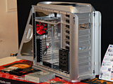 画像集#008のサムネイル/Skulltrailの実機にX48マザー,“初音ミクの中の人”が登場した,「Intel in Akiba」