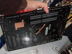 画像集#013のサムネイル/Skulltrailの実機にX48マザー,“初音ミクの中の人”が登場した,「Intel in Akiba」