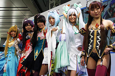 画像集#001のサムネイル/「ルーセントハート」「DIVINA」「Web 恋姫†夢想」のコスプレイヤーとドキドキのミニゲームを。「秋葉原PCゲームフェスタ」のガマニアステージをレポート