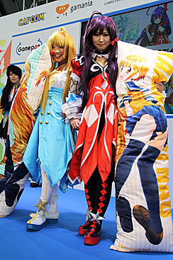 画像集#015のサムネイル/「ルーセントハート」「DIVINA」「Web 恋姫†夢想」のコスプレイヤーとドキドキのミニゲームを。「秋葉原PCゲームフェスタ」のガマニアステージをレポート