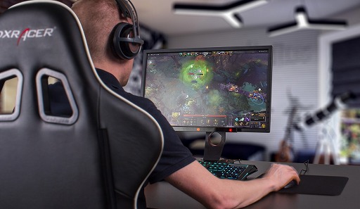 画像集 No.001のサムネイル画像 / SteelSeries，ゲーマー向け視線入力デバイス「Sentry」をゲーム実況でデモ