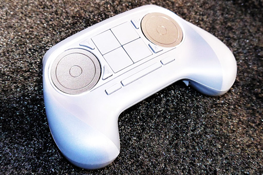 画像集#005のサムネイル/［CES 2014］「Steam Controller」ファーストインプレッション。肝心要の左右トラックパッドは使いやすい？