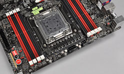 画像集#020のサムネイル/「Sandy Bridge-E」はまもなく登場? ゲーマー向けX79マザーボード「Rampage IV Extreme」を写真で見る