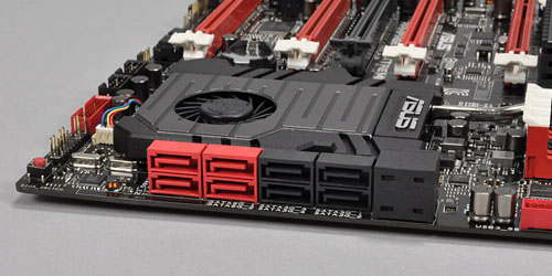 画像集#032のサムネイル/「Sandy Bridge-E」はまもなく登場? ゲーマー向けX79マザーボード「Rampage IV Extreme」を写真で見る