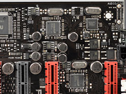画像集#034のサムネイル/「Sandy Bridge-E」はまもなく登場? ゲーマー向けX79マザーボード「Rampage IV Extreme」を写真で見る
