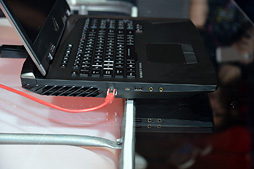 画像集 No.005のサムネイル画像 / ASUS,世界初となる「垂直144Hz&G-SYNC対応液晶パネル搭載のゲーマー向けノートPC」を公開