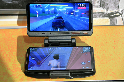 画像集 No.019のサムネイル画像 / ASUS,ゲーム特化スマートフォン新製品「ROG Phone II」を発表。6.59インチ有機ELパネルとSnapdragon 855 Plusを採用する