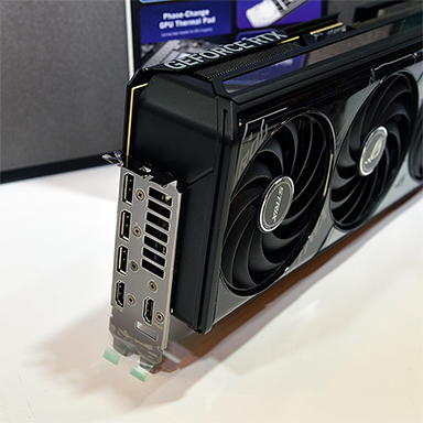 画像集 No.019のサムネイル画像 / GeForce RTX 50搭載のゲーマー向けPCとグラフィックスカードをASUSが公開。国内イベントでも披露の予定あり