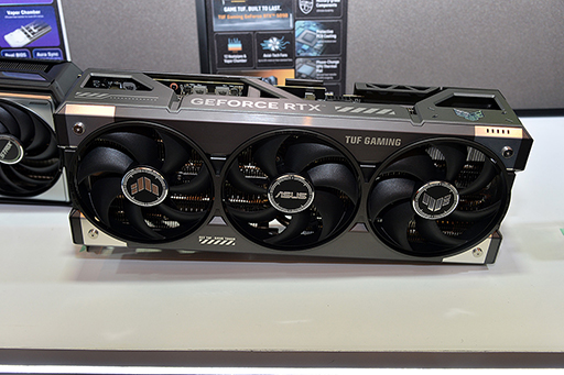 画像集 No.021のサムネイル画像 / GeForce RTX 50搭載のゲーマー向けPCとグラフィックスカードをASUSが公開。国内イベントでも披露の予定あり