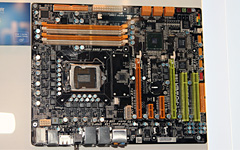 画像集#004のサムネイル/「P57」「H57/H55」チップセットのスペックが垣間見える,CeBIT 2009のIntelブース