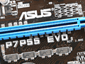 ASUSの“次世代機”,P55マザーボード「P7P55D EVO」を写真で見る。ほぼ製品版?